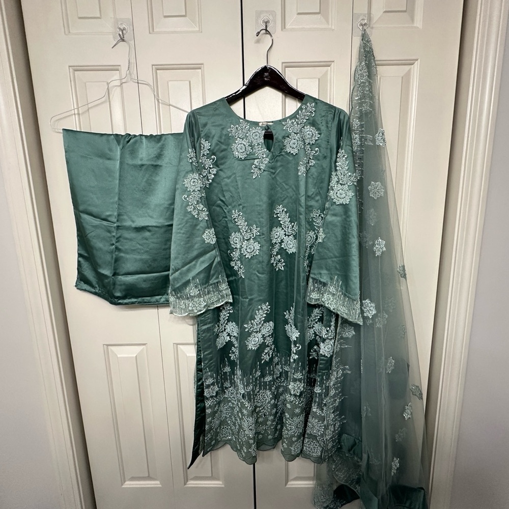 Sale‼️bluish grey embroidered pallazo and Kameez with dupatta 23”on Satin